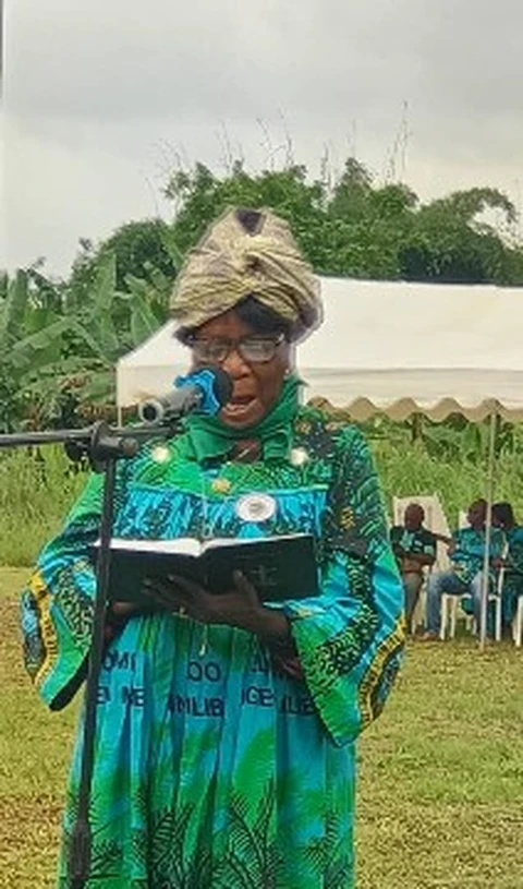 Liétɛ lí Ésaa-líat ɛ́ péna á mɓambá 10