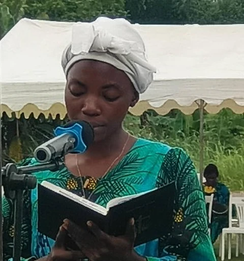 Liétɛ lí Ésaa-líat ɛ́ péna á mɓambá 11