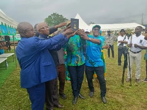 Liétɛ lí Ésaa-líat ɛ́ péna á mɓambá 14