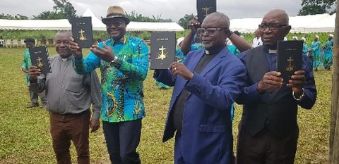 Liétɛ lí Ésaa-líat ɛ́ péna á mɓambá 17